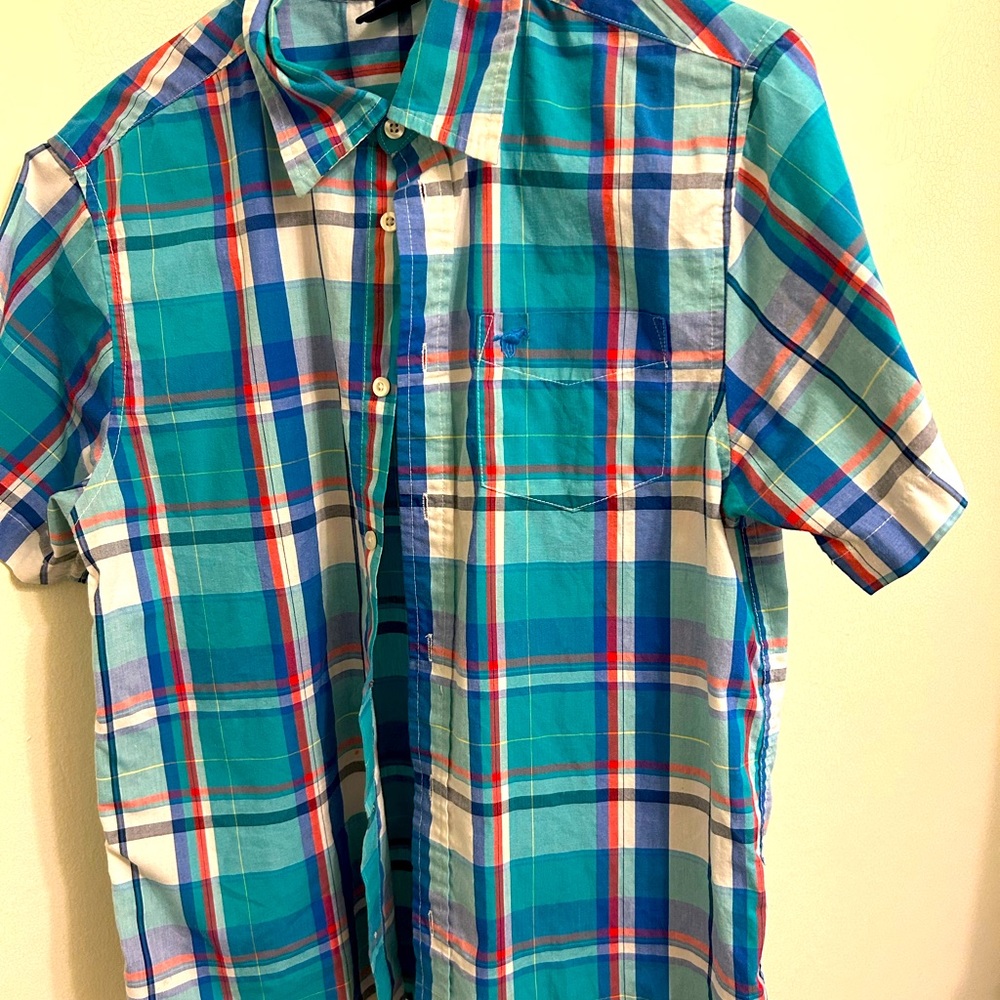 Wrangler short sleeve boys button down shirt.